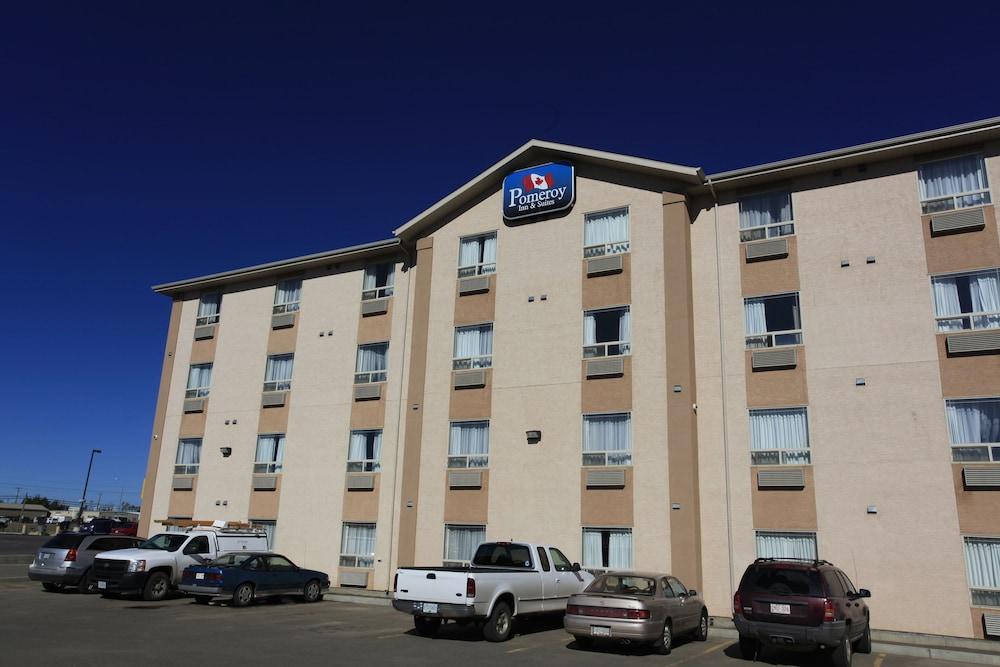 Pomeroy Inn&Suites Fort St. John Buitenkant foto