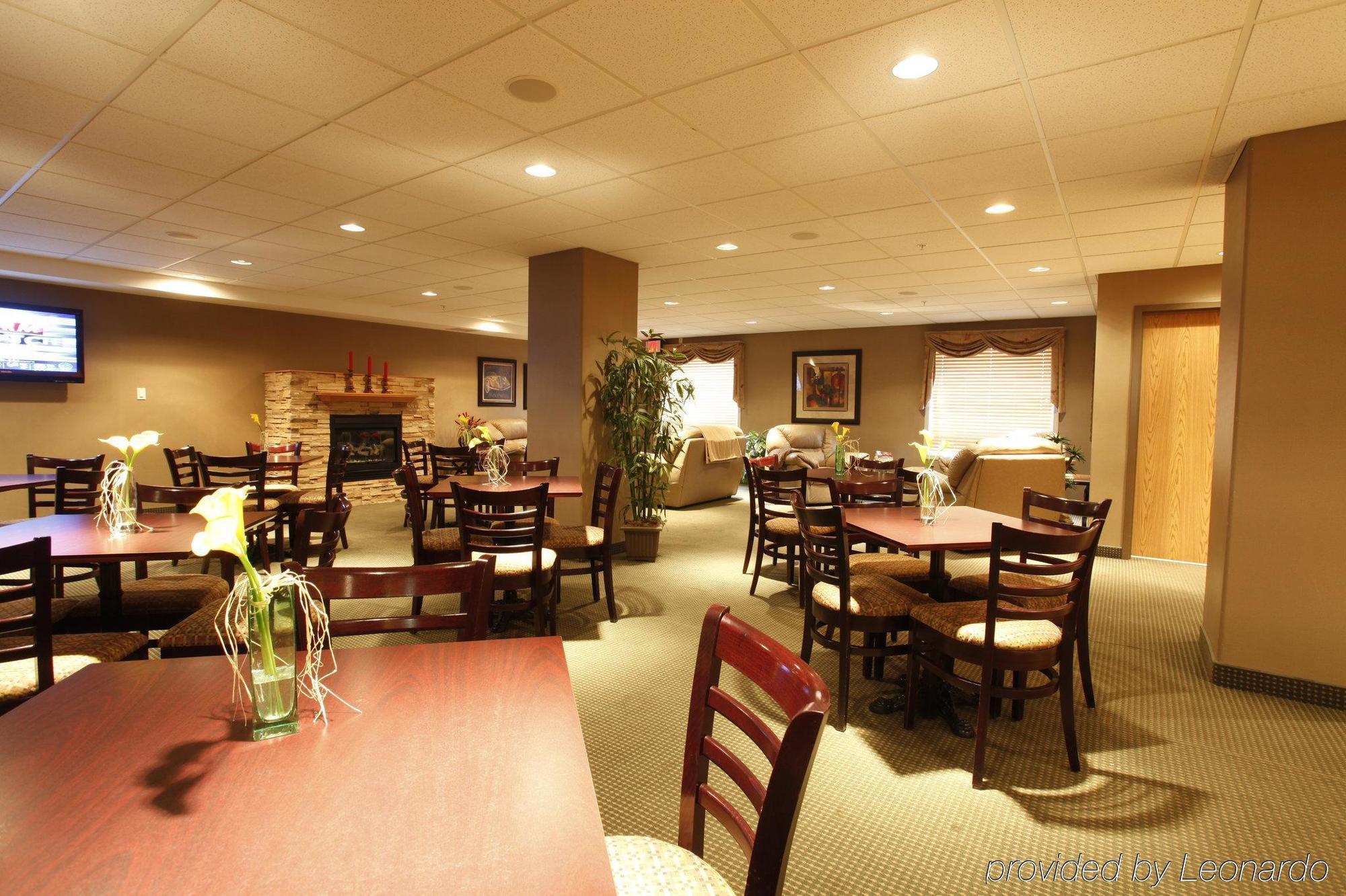 Pomeroy Inn&Suites Fort St. John Buitenkant foto